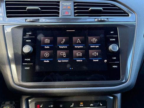 Used 2023 Volkswagen Tiguan SE image 21