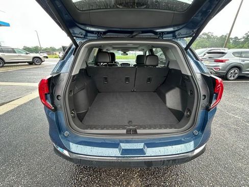Used 2024 GMC Terrain SLT AWD/4WD image 11