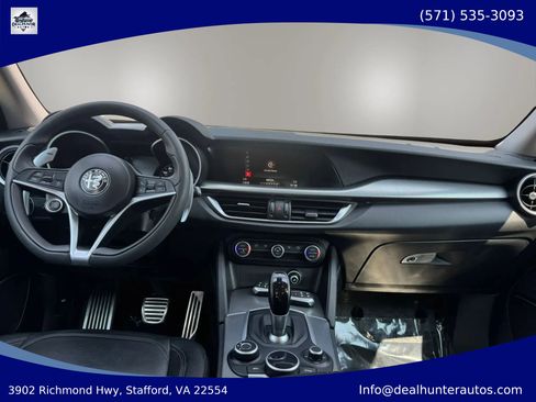 Used 2018 Alfa Romeo Stelvio Sport w/ Quick Order Package 22J Sport AWD/4WD image 17