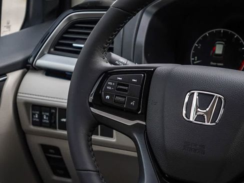 New 2026 Honda Odyssey Touring image 18