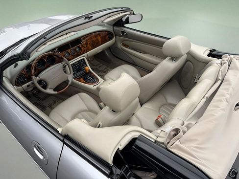 Used 2002 Jaguar XK8 Convertible image 18