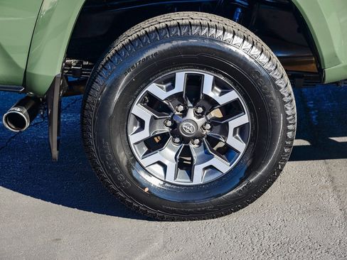 Used 2022 Toyota Tacoma TRD Sport image 9