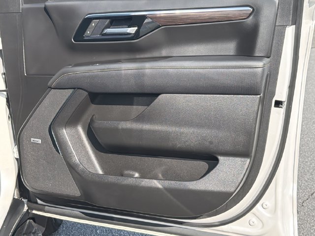 Used 2025 Chevrolet Suburban Premier AWD/4WD image 16