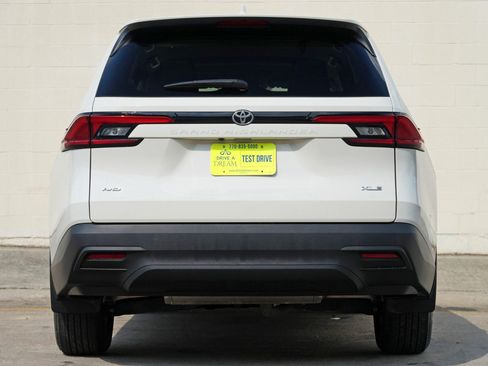 Used 2024 Toyota Grand Highlander AWD image 11