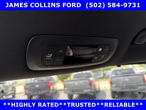 Used 2025 Chrysler Pacifica Select FWD image 38
