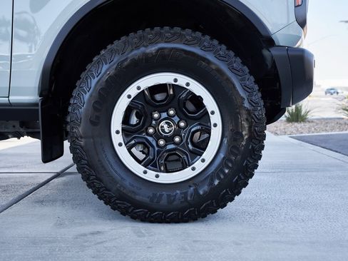 Used 2022 Ford Bronco Badlands image 10