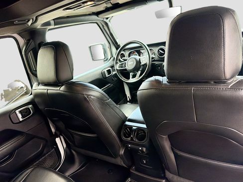 Used 2019 Jeep Wrangler Unlimited Sahara AWD/4WD image 30
