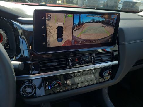 New 2026 Nissan Pathfinder Platinum image 18