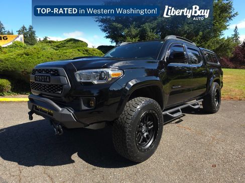 Used 2017 Toyota Tacoma TRD Sport AWD/4WD image 1