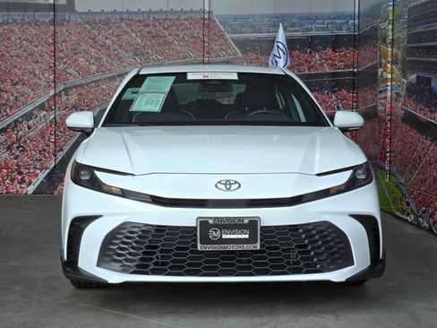 Certified 2025 Toyota Camry SE FWD image 3