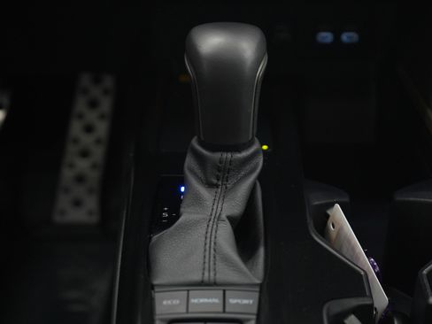 Used 2025 Toyota Camry SE image 17