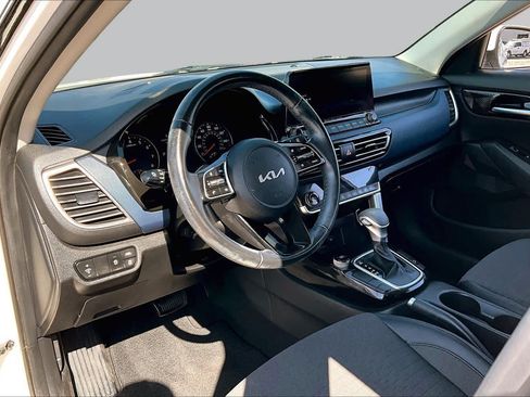 Used 2023 Kia Seltos S w/ Navigation Package FWD image 17