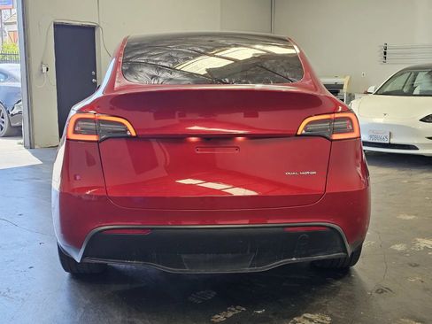 Used 2022 Tesla Model Y Long Range AWD/4WD image 3