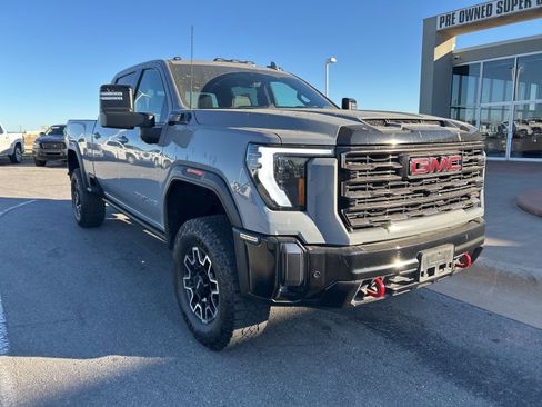 Used 2024 GMC Sierra 2500 AT4X image 3