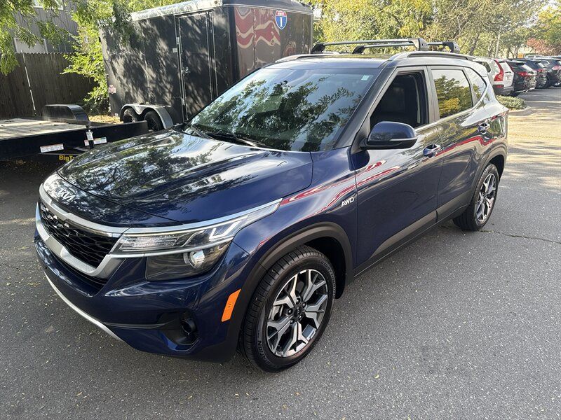 Used 2022 Kia Seltos EX AWD/4WD image 2