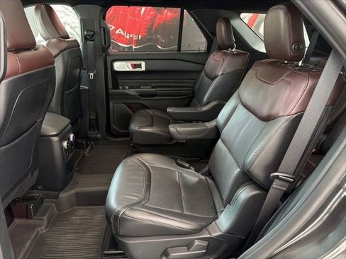Used 2020 Ford Explorer Platinum w/ Premium Technology Package AWD/4WD image 12