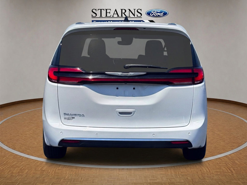 Used 2025 Chrysler Pacifica Select FWD image 18