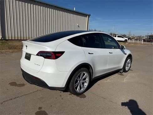 Used 2023 Tesla Model Y Long Range image 3