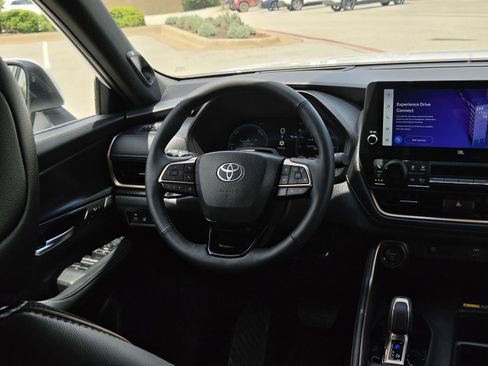 Used 2025 Toyota Grand Highlander AWD Hybrid image 15