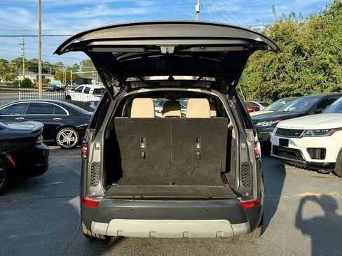 Used 2017 Land Rover Discovery HSE image 10