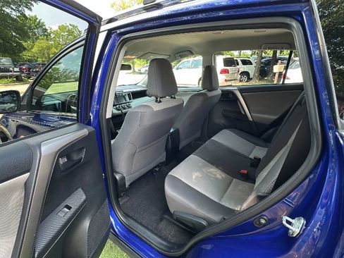 Used 2015 Toyota RAV4 LE AWD/4WD image 19