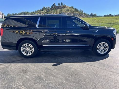 Used 2023 GMC Yukon XL SLT AWD/4WD image 4