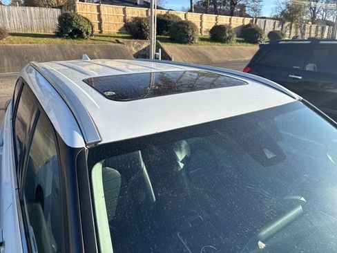 Used 2022 Toyota Highlander XLE image 22