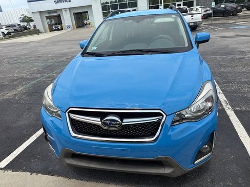 Used 2017 Subaru Crosstrek 2.0i Premium AWD/4WD image 2