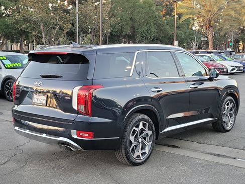 Used 2021 Hyundai Palisade Calligraphy image 2