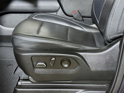 Used 2023 GMC Yukon XL Denali image 19