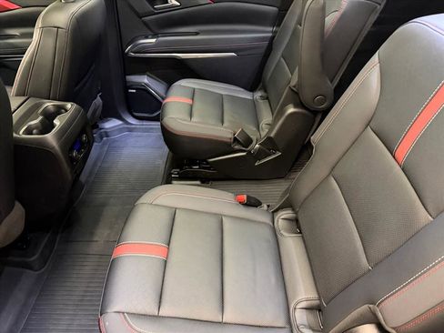 Used 2024 Chevrolet Traverse RS image 17