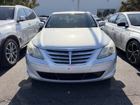 Used 2012 Hyundai Genesis 4.6 RWD image 2