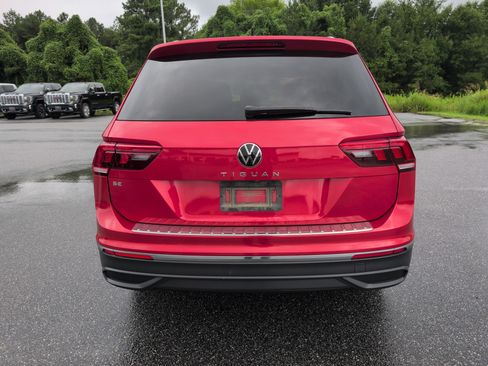 Used 2023 Volkswagen Tiguan SE FWD image 5