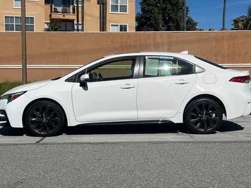 Used 2024 Toyota Corolla SE w/ SE Premium Package image 7