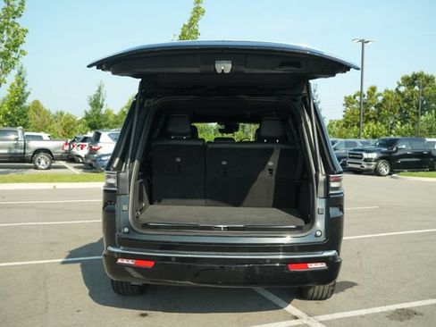 Used 2023 Jeep Grand Wagoneer Series II AWD/4WD image 18