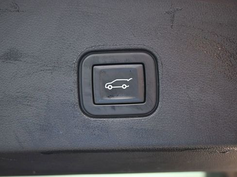 Used 2024 Cadillac Lyriq Luxury AWD/4WD image 16
