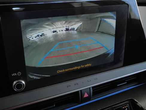 Used 2024 Toyota Prius XLE image 32