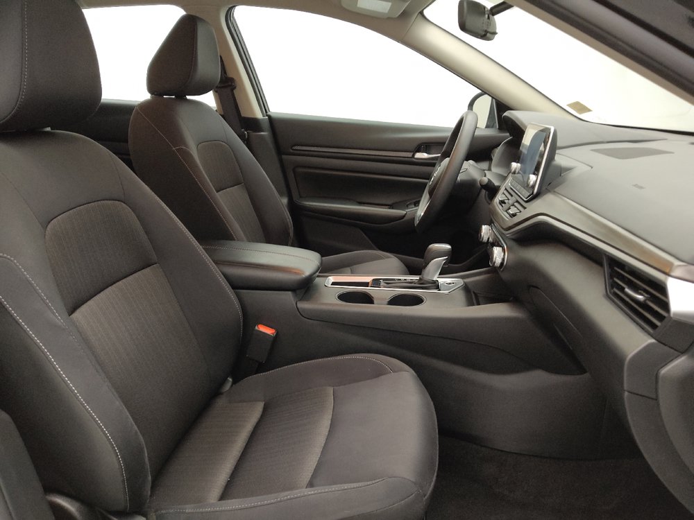 Used 2025 Nissan Altima 2.5 SV FWD image 21