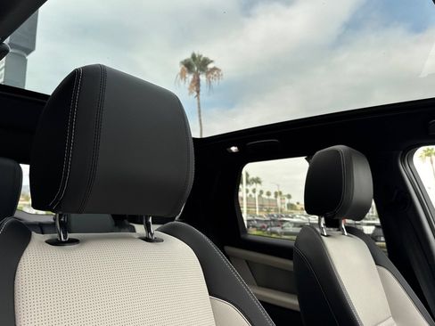 Certified 2025 Land Rover Discovery Sport Dynamic SE AWD/4WD image 18