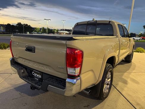 Used 2016 Toyota Tacoma SR5 w/ SR5 Appearance Package (SN) AWD/4WD image 9