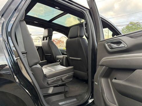 Used 2022 GMC Yukon SLT w/ SLT Premium Package AWD/4WD image 13