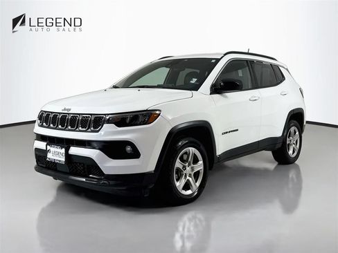 Used 2024 Jeep Compass Latitude AWD/4WD image 1