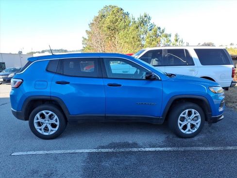 Used 2024 Jeep Compass Sport image 2