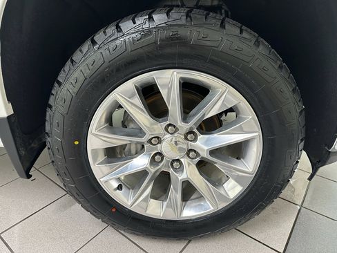 Used 2020 Chevrolet Silverado 1500 LTZ w/ LTZ Premium Package image 17