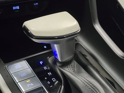 Used 2024 Hyundai Elantra Limited image 30