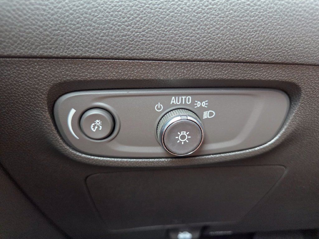 Used 2025 Buick Encore GX Sport Touring w/ Comfort Package FWD image 12
