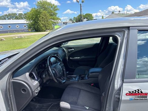 Used 2019 Dodge Charger SXT w/ Driver Confidence Group AWD/4WD image 13