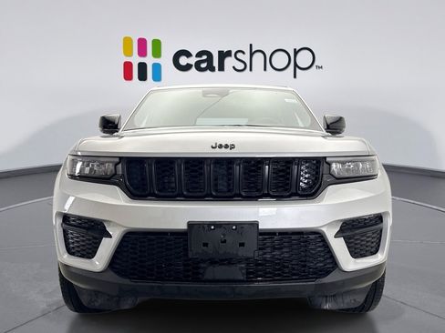 Used 2023 Jeep Grand Cherokee Altitude image 8