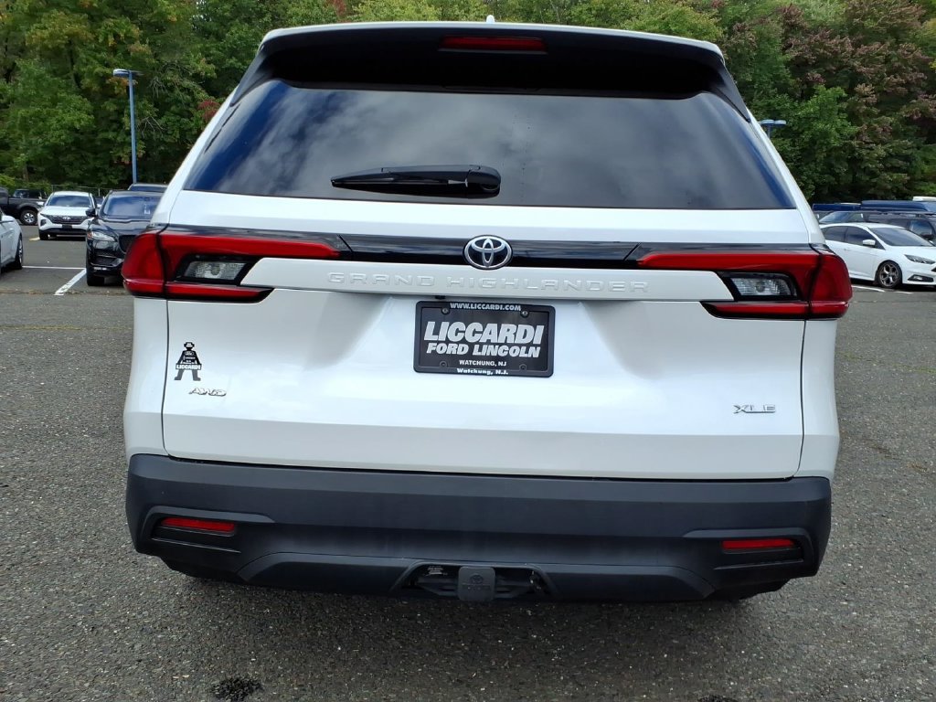 Used 2024 Toyota Grand Highlander AWD image 6