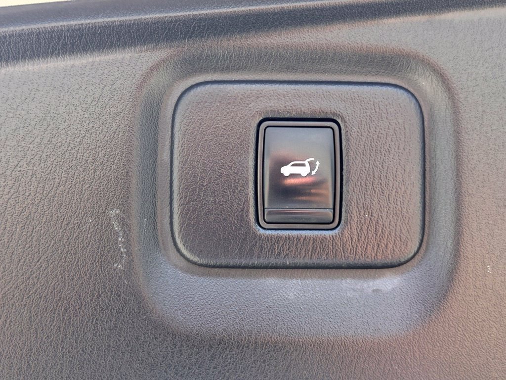 Used 2015 Nissan Pathfinder Platinum w/ Cargo Package FWD image 14